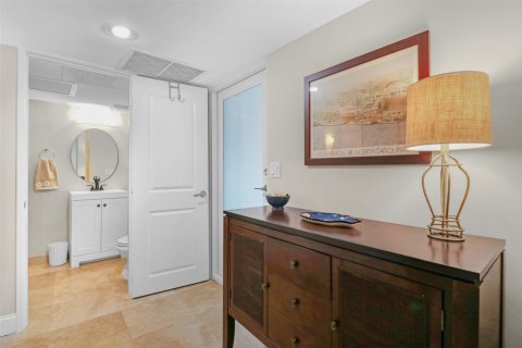 Condo in Fort Lauderdale, Florida, 2 bedrooms  № 1163108 - photo 21