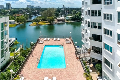 Condo in Fort Lauderdale, Florida, 2 bedrooms  № 1163108 - photo 9