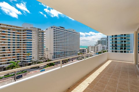 Condo in Miami Beach, Florida, 2 bedrooms  № 1270430 - photo 28