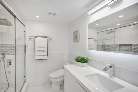 Condo in Hollywood, Florida, 1 bedroom  № 1270394 - photo 23