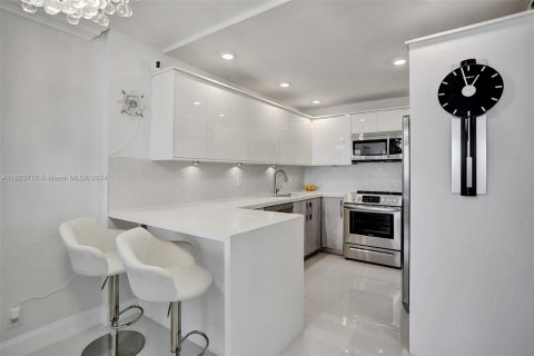 Copropriété à vendre à Hollywood, Floride: 1 chambre, 92.9 m2 № 1270394 - photo 12