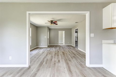 Villa ou maison à vendre à DeLand, Floride: 3 chambres, 90.67 m2 № 1369294 - photo 3