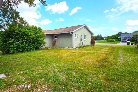 Villa ou maison à vendre à North Port, Floride: 2 chambres, 84.73 m2 № 1287032 - photo 29