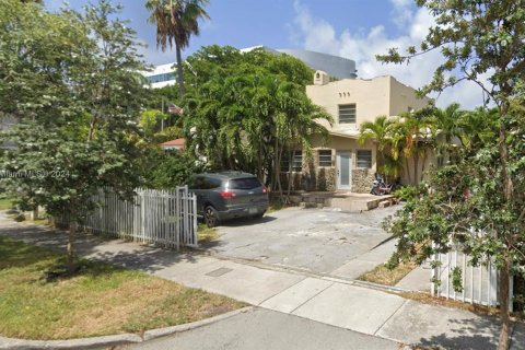 Купить коммерческую недвижимость в Майами-Бич, Флорида № 1153496 - фото 1