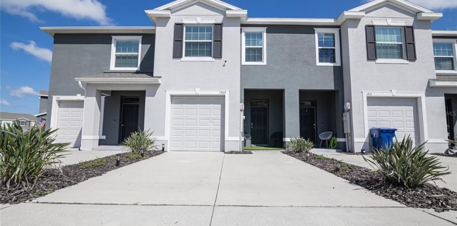 Townhouse in Wesley Chapel, Florida 3 bedrooms, 155.43 sq.m. № 1312600