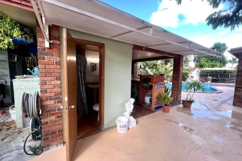 Casa en venta en Miami, Florida, 4 dormitorios, 235.88 m2 № 789258 - foto 26