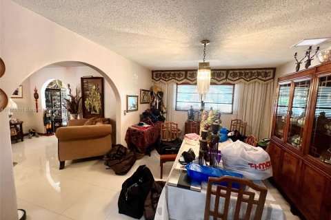 Casa en venta en Miami, Florida, 4 dormitorios, 235.88 m2 № 789258 - foto 12