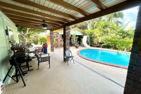 Casa en venta en Miami, Florida, 4 dormitorios, 235.88 m2 № 789258 - foto 30