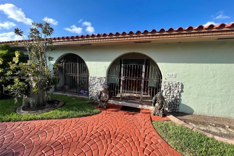 Casa en venta en Miami, Florida, 4 dormitorios, 235.88 m2 № 789258 - foto 2