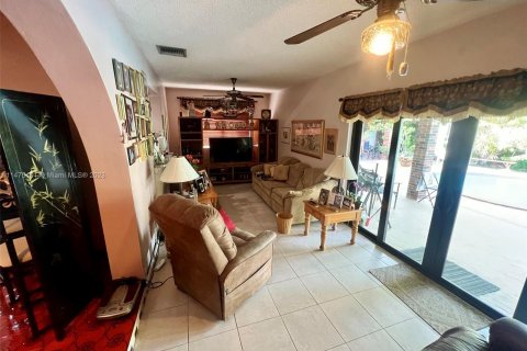 Casa en venta en Miami, Florida, 4 dormitorios, 235.88 m2 № 789258 - foto 16