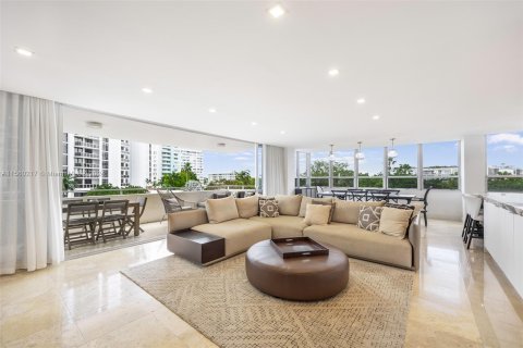 Condo in Miami Beach, Florida, 2 bedrooms  № 1094780 - photo 12