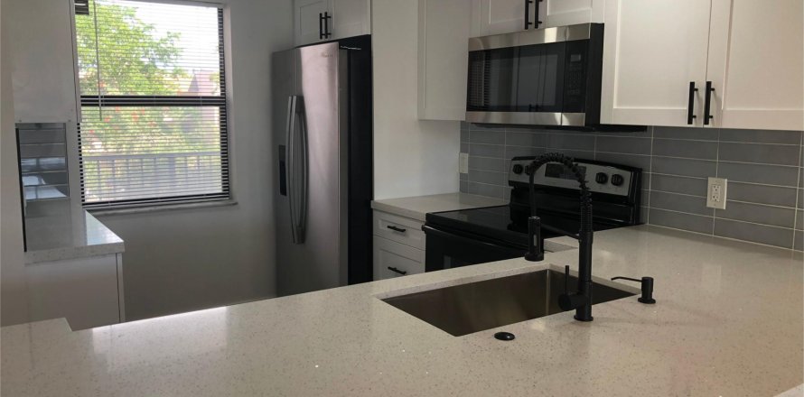 Condo in Sunrise, Florida, 2 bedrooms  № 868622