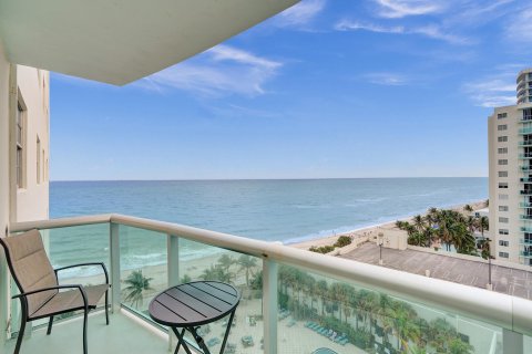 Condo in Hollywood, Florida, 2 bedrooms  № 956817 - photo 23