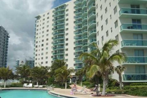 Condominio en venta en Hollywood, Florida, 2 dormitorios, 114.83 m2 № 956817 - foto 28