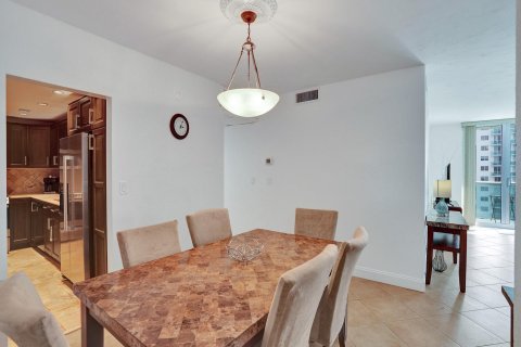 Condo in Hollywood, Florida, 2 bedrooms  № 956817 - photo 7