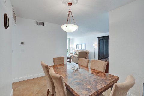 Condo in Hollywood, Florida, 2 bedrooms  № 956817 - photo 6