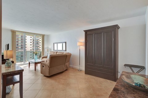 Condo in Hollywood, Florida, 2 bedrooms  № 956817 - photo 5