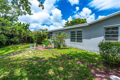 Casa en venta en Pembroke Pines, Florida, 4 dormitorios, 165.74 m2 № 1311107 - foto 12