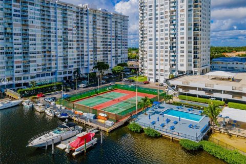 Condo in Aventura, Florida, 1 bedroom  № 1332649 - photo 2