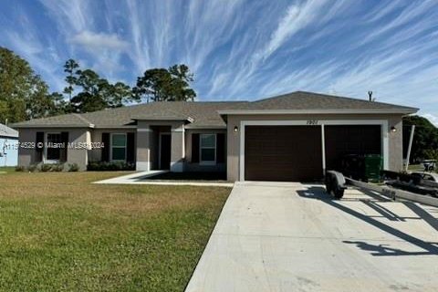 House in Port St. Lucie, Florida 4 bedrooms, 199.65 sq.m. № 1138738 - photo 1