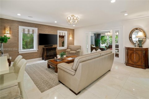 House in Coral Gables, Florida 6 bedrooms, 404.4 sq.m. № 1234280 - photo 16