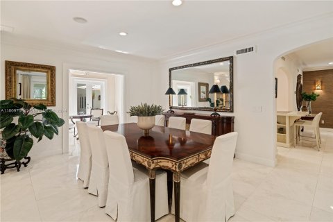 House in Coral Gables, Florida 6 bedrooms, 404.4 sq.m. № 1234280 - photo 15