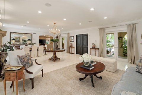 House in Coral Gables, Florida 6 bedrooms, 404.4 sq.m. № 1234280 - photo 11