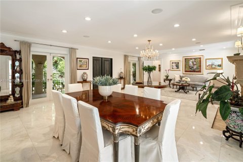 House in Coral Gables, Florida 6 bedrooms, 404.4 sq.m. № 1234280 - photo 14