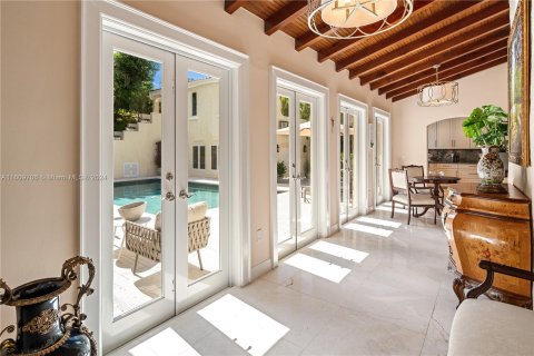 Villa ou maison à vendre à Coral Gables, Floride: 6 chambres, 404.4 m2 № 1234280 - photo 25