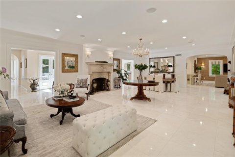 House in Coral Gables, Florida 6 bedrooms, 404.4 sq.m. № 1234280 - photo 12