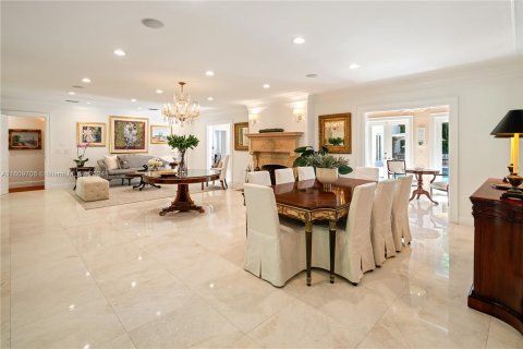 House in Coral Gables, Florida 6 bedrooms, 404.4 sq.m. № 1234280 - photo 13