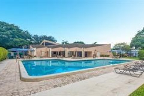 Copropriété à vendre à Tamarac, Floride: 2 chambres, 109.62 m2 № 1014419 - photo 9