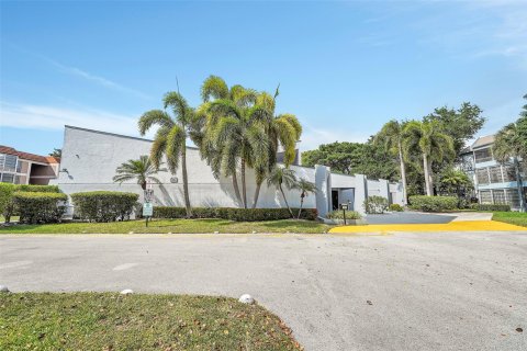 Copropriété à vendre à Tamarac, Floride: 2 chambres, 109.62 m2 № 1014419 - photo 23