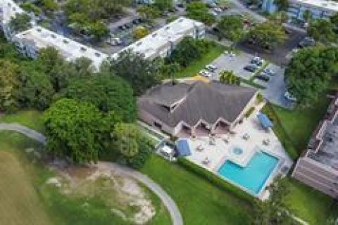 Copropriété à vendre à Tamarac, Floride: 2 chambres, 109.62 m2 № 1014419 - photo 10