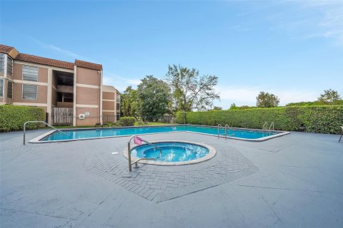 Copropriété à vendre à Tamarac, Floride: 2 chambres, 109.62 m2 № 1014419 - photo 21