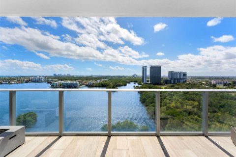 Condo in North Miami Beach, Florida, 2 bedrooms  № 1007009 - photo 18