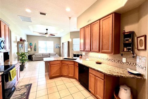 House in Palm Bay, Florida 4 bedrooms, 232.91 sq.m. № 1323346 - photo 13