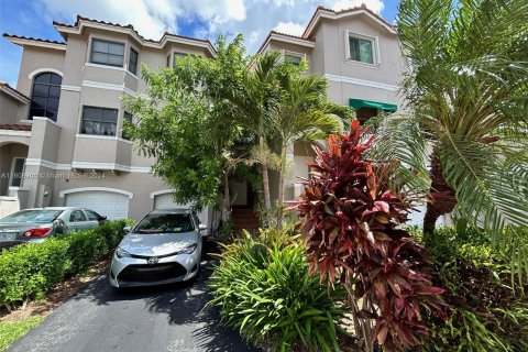 Townhouse in Sunrise, Florida 4 bedrooms, 168.34 sq.m. № 1239673 - photo 2