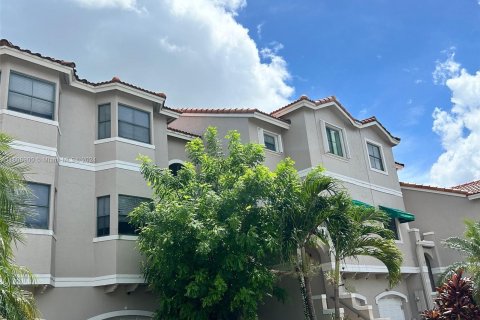 Townhouse in Sunrise, Florida 4 bedrooms, 168.34 sq.m. № 1239673 - photo 4