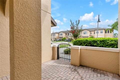 Townhouse in Saint Cloud, Florida 3 bedrooms, 147.53 sq.m. № 1368071 - photo 3