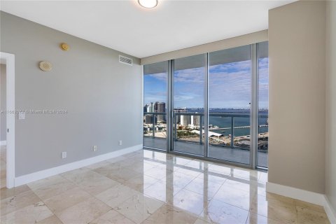 Condo in Miami, Florida, 1 bedroom  № 1369024 - photo 3