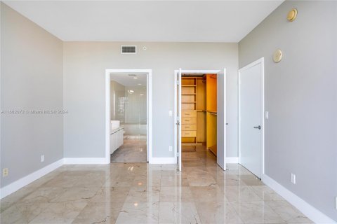 Condominio en alquiler en Miami, Florida, 1 dormitorio, 78.5 m2 № 1369024 - foto 6