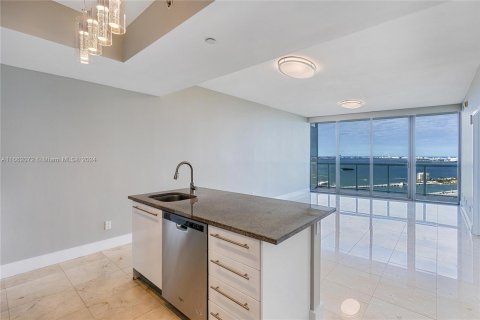 Condominio en alquiler en Miami, Florida, 1 dormitorio, 78.5 m2 № 1369024 - foto 9