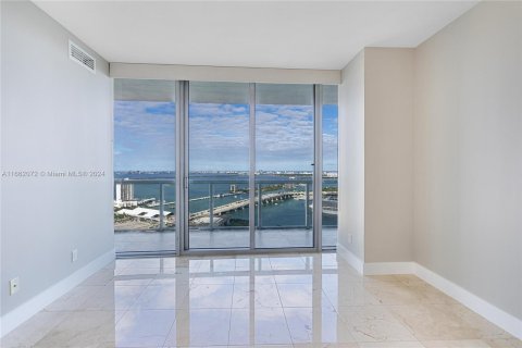 Condo in Miami, Florida, 1 bedroom  № 1369024 - photo 4