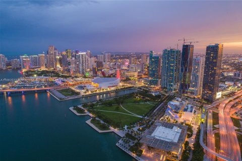 Condo in Miami, Florida, 1 bedroom  № 1369024 - photo 27