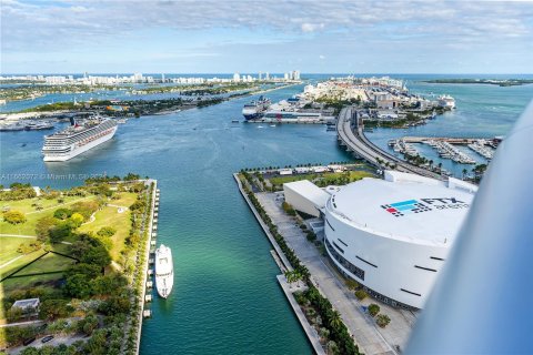 Condo in Miami, Florida, 1 bedroom  № 1369024 - photo 21