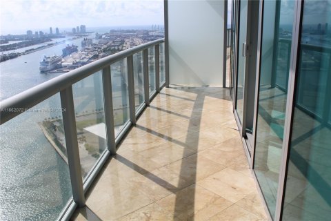 Condo in Miami, Florida, 1 bedroom  № 1369024 - photo 28