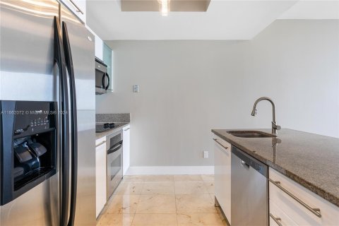 Condo in Miami, Florida, 1 bedroom  № 1369024 - photo 10