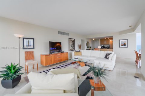 Condominio en alquiler en Bal Harbour, Florida, 2 dormitorios, 120.77 m2 № 1369063 - foto 18