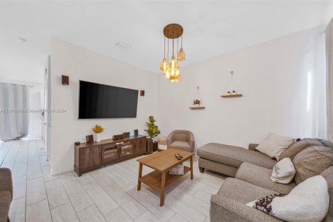 Купить таунхаус в Хомстед, Флорида 3 спальни, 120.96м2, № 1369064 - фото 12